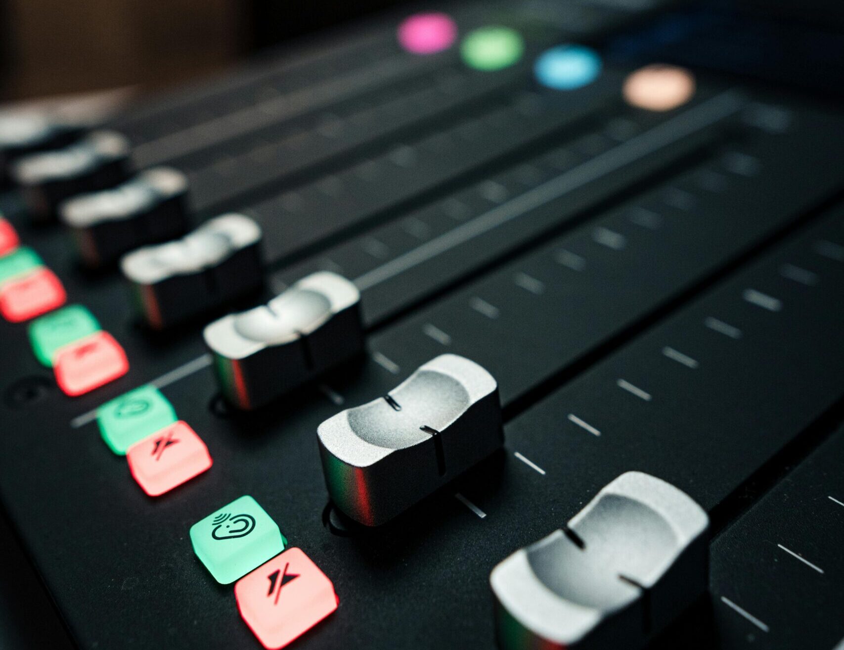 Rozhovor s gastroenterológom Ladislavom Kuželom o problematike alkoholu, fenoménu suchého januára aj tomu, ako zvládnuť mesiac bez pitia